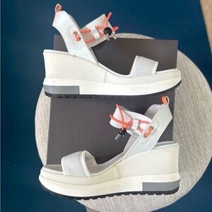 Women’s NeroGiardini bungee wedge sandals